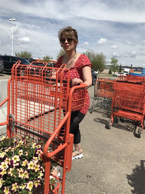 Huge Tits Trophy Wife Outside Home Depot Spandex Leggings Yoga Pants Forum