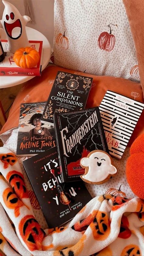 Cozy Halloween Aesthetic • Cozy Bedroom • cozy aesthetic | Fall room decor, Fall home decor ...