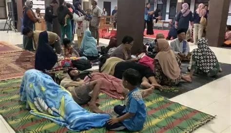 Terdampak Banjir Lahar Semeru Puluhan Warga Lumajang Mengungsi