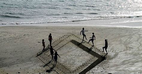 Artist Jamie Harkins Transforms Beach Sand Into Amazing 3d Optical