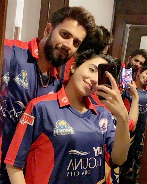 Cricketer Imad Wasim Latest Pictures with his Wife Sania | Reviewit.pk