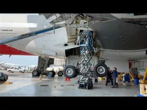 Boeing B Main Landing Gear Replacement Youtube