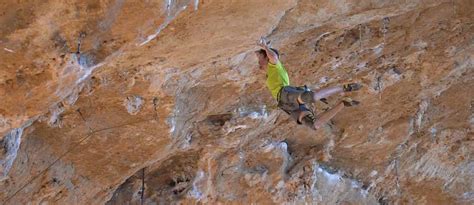 Video Of The Spectacular 9b Climbing Route Larenauta Lacrux Climbing