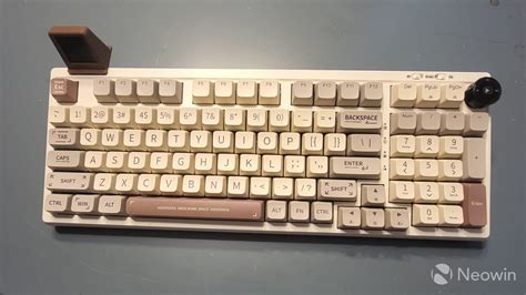 Epomaker RT100 Keyboard Review A Retro Looking Keyboard With Modern