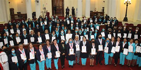 Ceremonia De Reconocimiento A Las Enfermeras Y Enfermeros Por Parte De