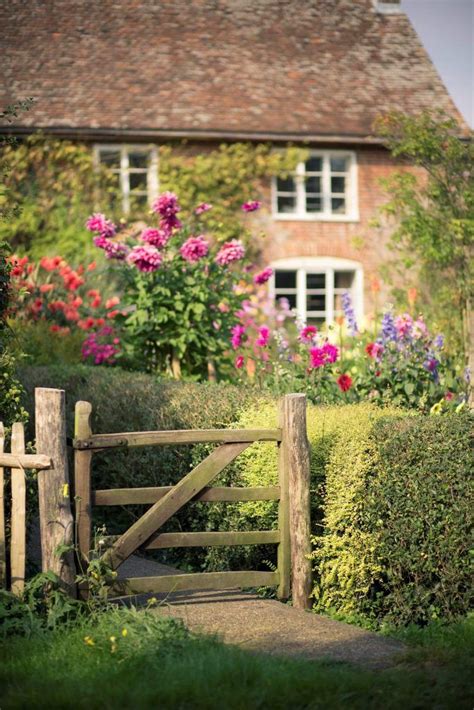 46 Cottage Garden Ideas For A Blissful Yard Country Garden Decor