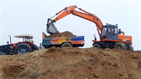 Jcb Hatichi Loading Mud InTata Dumper Truck For Asphalt Road