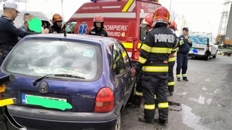 FOTO Accident rutier în Râmnicu Vâlcea Două persoane sunt