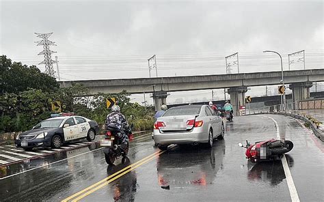 新莊區堤外便道汽車不慎擦撞同行機車 騎士挫傷送醫 社會萬象 社會 聯合新聞網