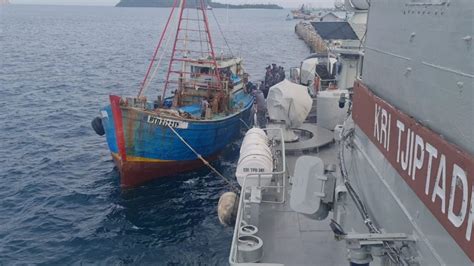 Tni Al Tangkap Kapal Berbendera Vietnam Curi Ikan Di Laut Natuna