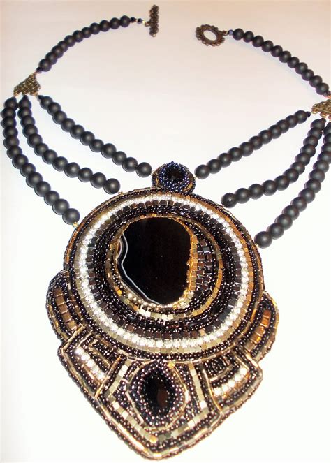 Колье "Черное золото". Агат в позолоте, шунгит, стразы и хрусталь ...