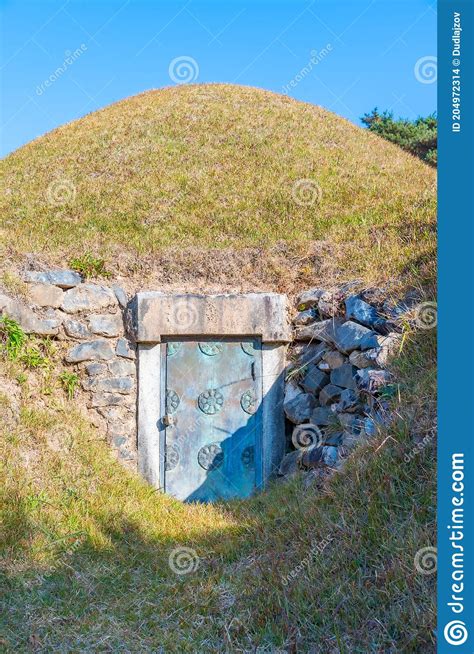 Tomb Of King Muryeong In Gongju Republic Of Korea Stock Photo Image