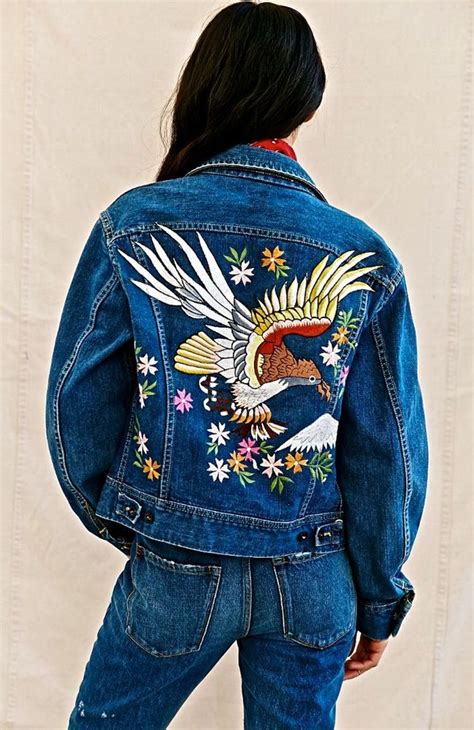 New Uo Urban Renewal Levis Bird Recycled Embroidered Denim Jacket M