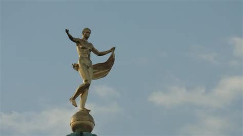 Golden Woman Statue — Stock Video © ATWStock #478161986