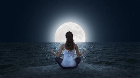 12 Magical Full Moon rituals to ground your energy