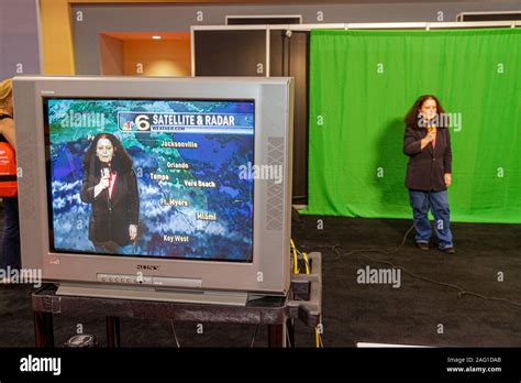 Weather reporter green screen hi-res stock photography and images - Alamy