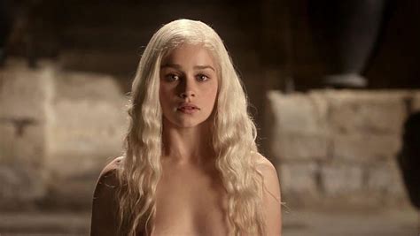 Emilia Clarke Says She Doesn T Regret Her Game Of Thrones Nude Scenes Maxim