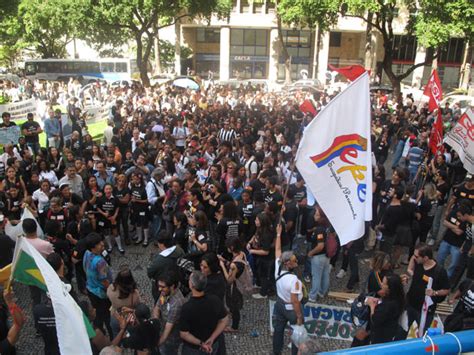 G1 Professores Estaduais Em Greve Fazem Passeata No Centro Do Rio