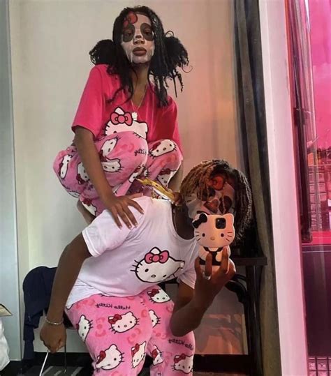 👩🏾‍ ️‍💋‍👨🏾🎀 In 2024 Matching Couple Outfits Hello Kitty Hello Kitty