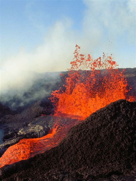 What is the largest volcano in the world? – Tourcombined