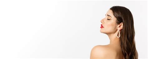 Free Photo Fashion And Beauty Concept Profile Of Beautiful Woman Standing Naked With Makeup