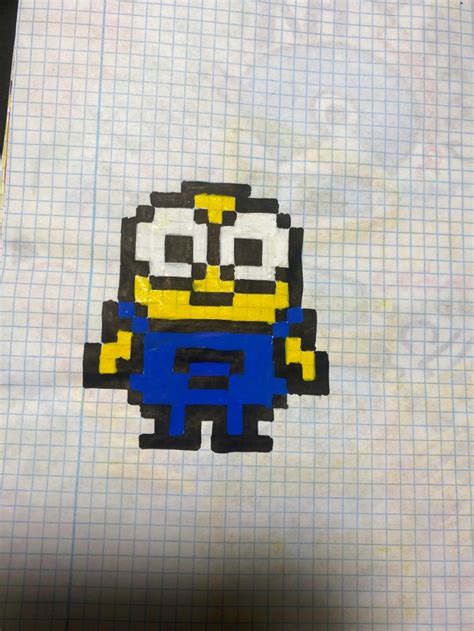 Minion En Pixel Art Minion Fotos De Carreras