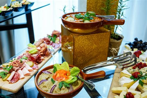 10 Creative Catering Ideas to Make Your Event Stand Out - ISH Venues