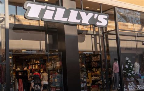 tillys reports  fy sales   mn fibrefashion