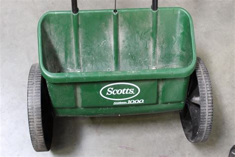 Scott Accugreen 1000 Drop Spreader | Property Room