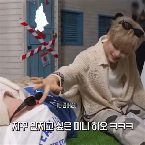 NOT HAO STICKING OUT HIS TONGUE AND HANBIN KEPT TOUCHING IT Hanbin Just Video Cute Gay