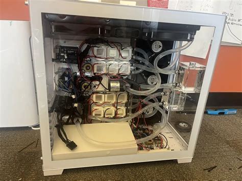 Энтузиаст поместил в системный блок RGB-подсветку мощностью 1200 Вт ...
