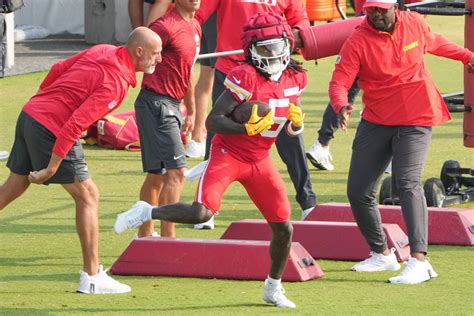 Kansas City Chiefs' Marquise Brown's Shoulder Injury Similar to Tyreek ...