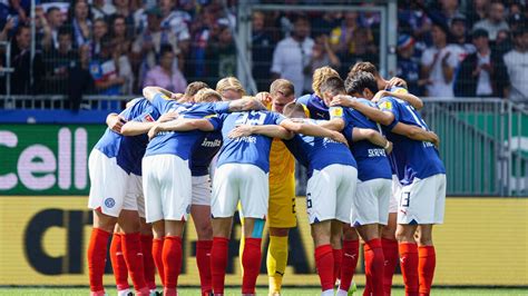 Holstein Kiel Gewinnt Gegen Sc Paderborn Kiel Nach Viertem Sieg An