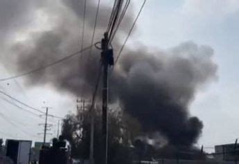 Incendio En Planta Recicladora De Toluca Provoca Enorme Columna Humo