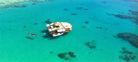 Le Bar Pizzeria Flottant Des Iles Fidji Est Le Paradis Sur Terre