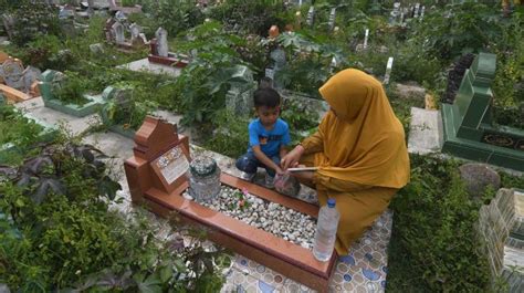 Bacaan Doa Ziarah Kubur Singkat Latin Dan Terjemahannya Menjelang