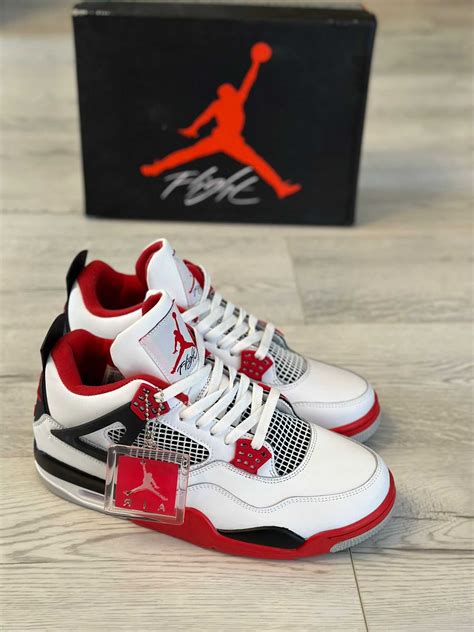 Adidasi Jordan 4 Retro Red Thunder Firemilitary Blackuniversity Blue Bucuresti Sectorul 3 • Olxro