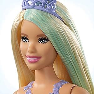Barbie Dreamtopia poupée Princesse Blonde avec Une Mèche Bleue Une Tenue Arc en Ciel et Un