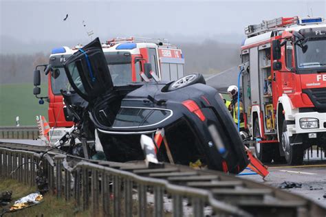 Polizei Sieben Tote Nach Schwerem Unfall In Th Ringen