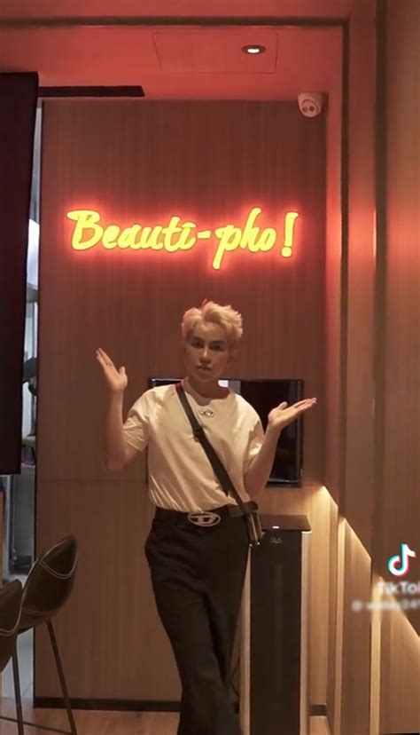 Hot TikToker Việt review quán phở của Chi Pu Không gian ấn tượng giá cả phải chăng