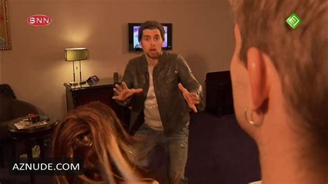 SPUITEN EN SLIKKEN NUDE SCENES AZNude
