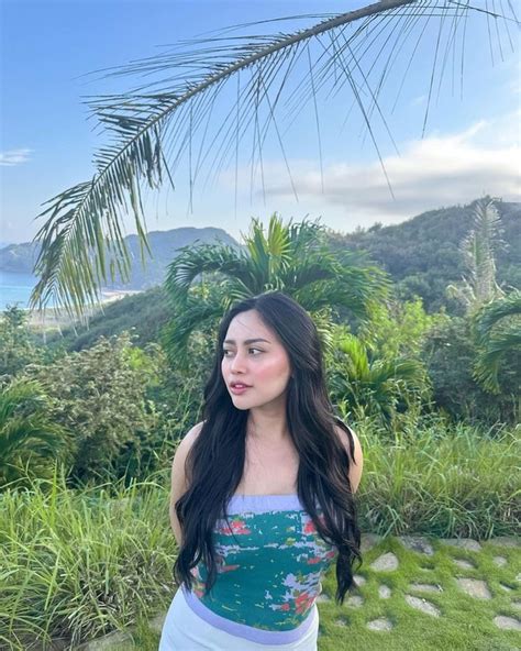 Potret Terbaru Rachel Vennya Pamer Punggung Mulus Dan Perut Rata Pancarkan Pesona Hot Mama