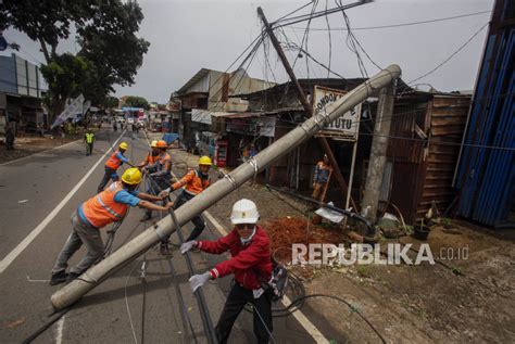 Hujan Dengan Angin Kencang Di Kota Depok Begini Penjelasan Bmkg