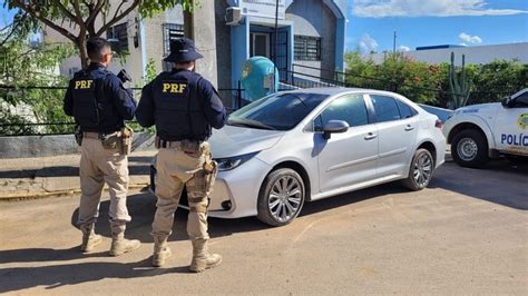 Ap S Fuga Pela Br Carro De Luxo Recuperado Farol De Not Cias