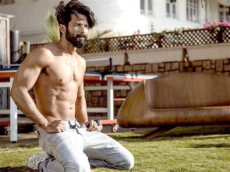 Shahid Kapoor Shocks Bollywood Sets New Trend Reducing His Fee By ₹15