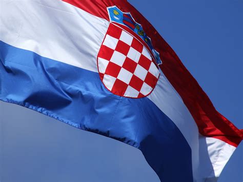 Slu Bena Hrvatska Zastava X Cm