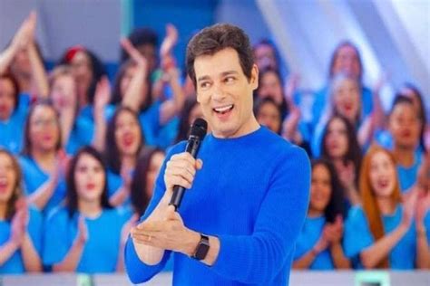 Apresentador Celso Portiolli revela câncer na bexiga Muita fé