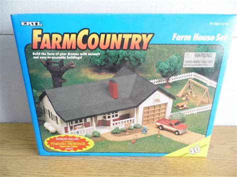 Mint Unused Ertl Farm Country John Deere Dealership Set In