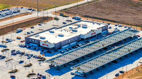 Everything You Need To Know About The World S Largest Buc Ee S