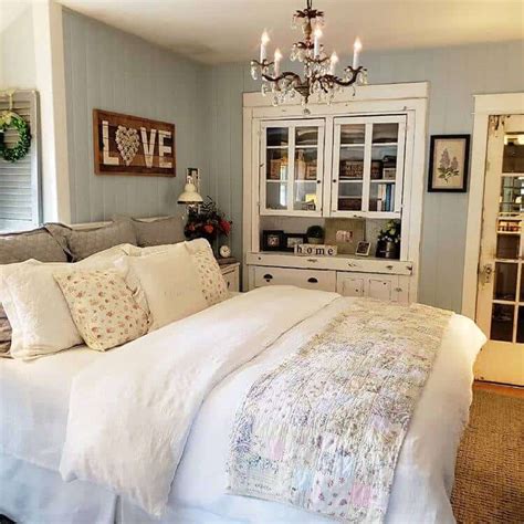 21 Enchanting Farmhouse Bedroom Decor Ideas for 2021